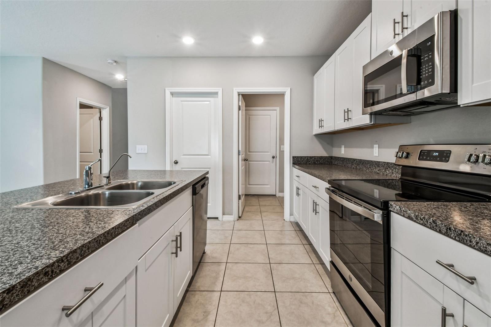 Image 11 of 36 For 7205 Ronnie Gardens Court