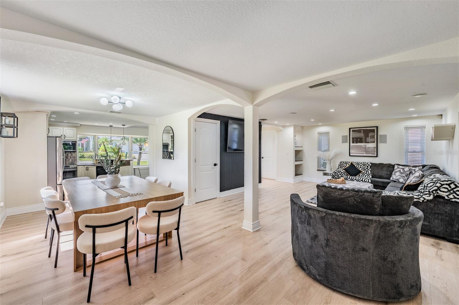 Image 11 of 62 For 9517 Flora Street