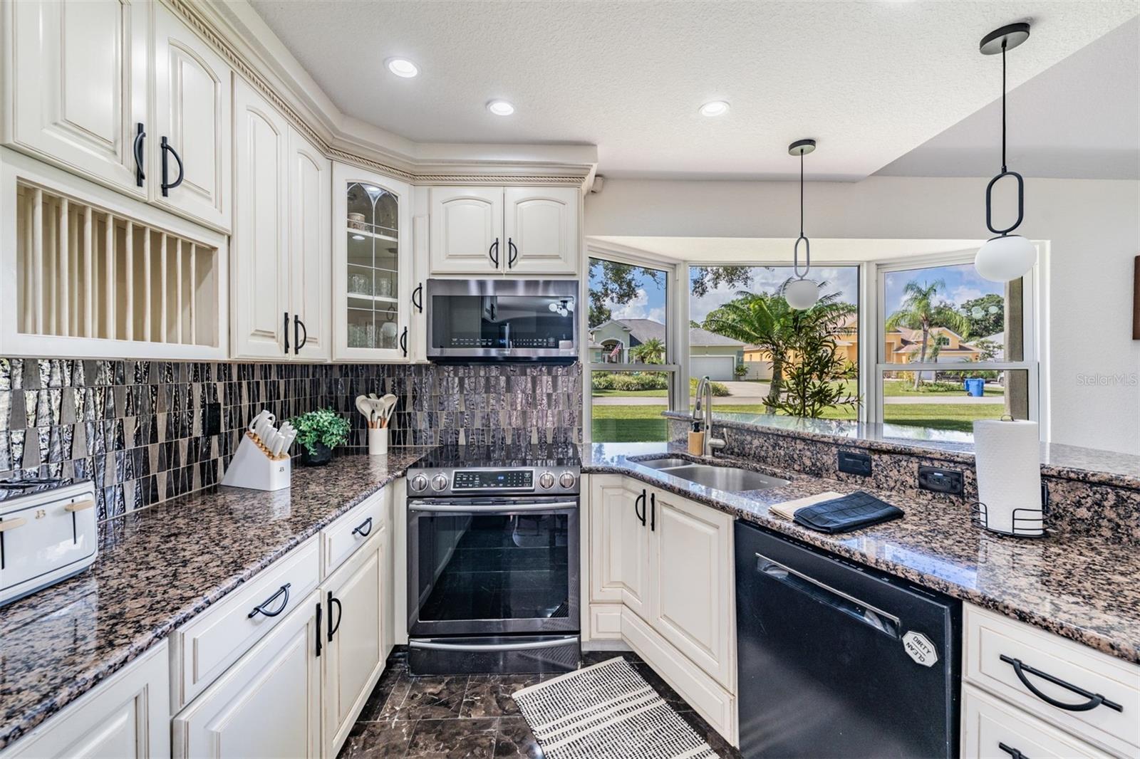 Image 15 of 62 For 9517 Flora Street