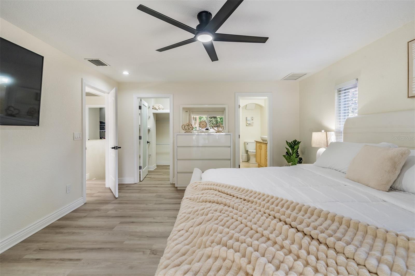 Image 20 of 62 For 9517 Flora Street