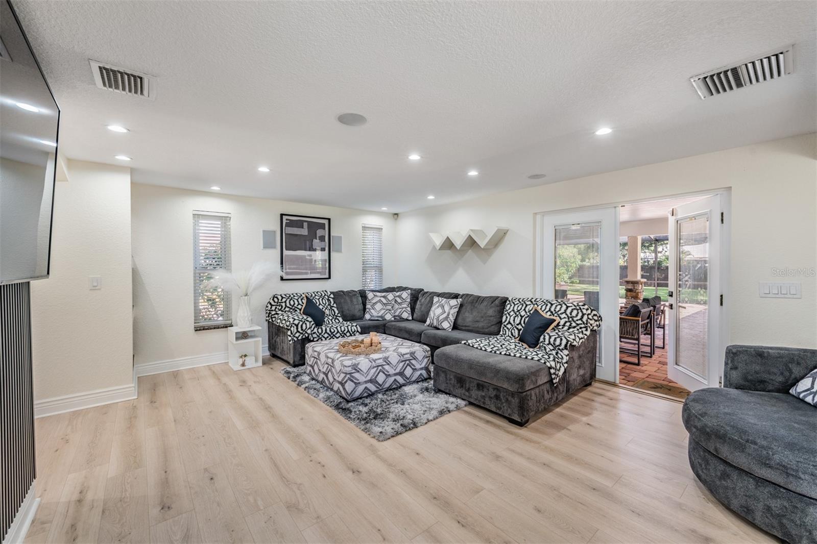 Image 9 of 62 For 9517 Flora Street