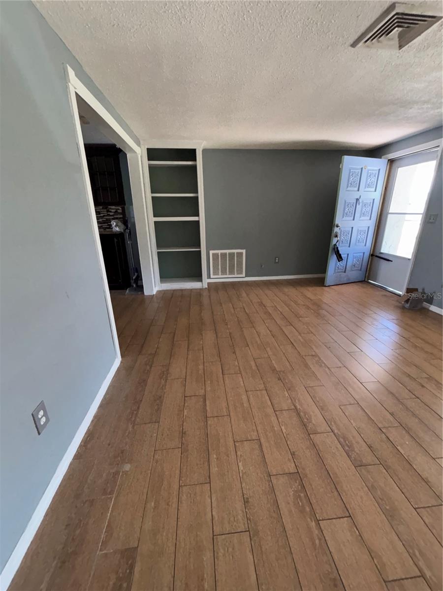 Image 17 of 20 For 7449 Live Oak Lane