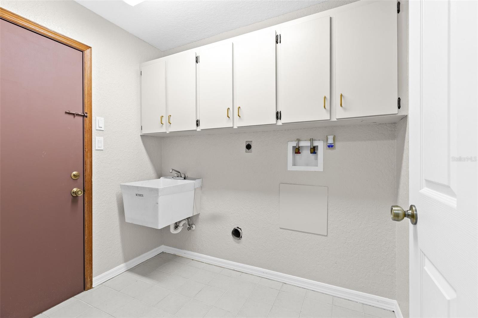 Image 18 of 43 For 8829 Bermuda Lane