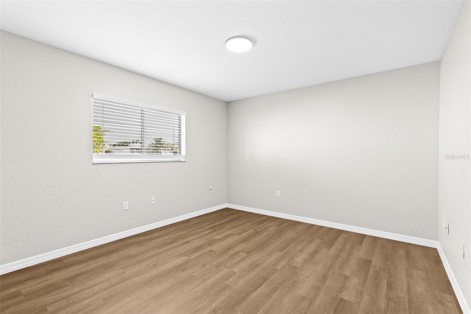 Image 22 of 43 For 8829 Bermuda Lane
