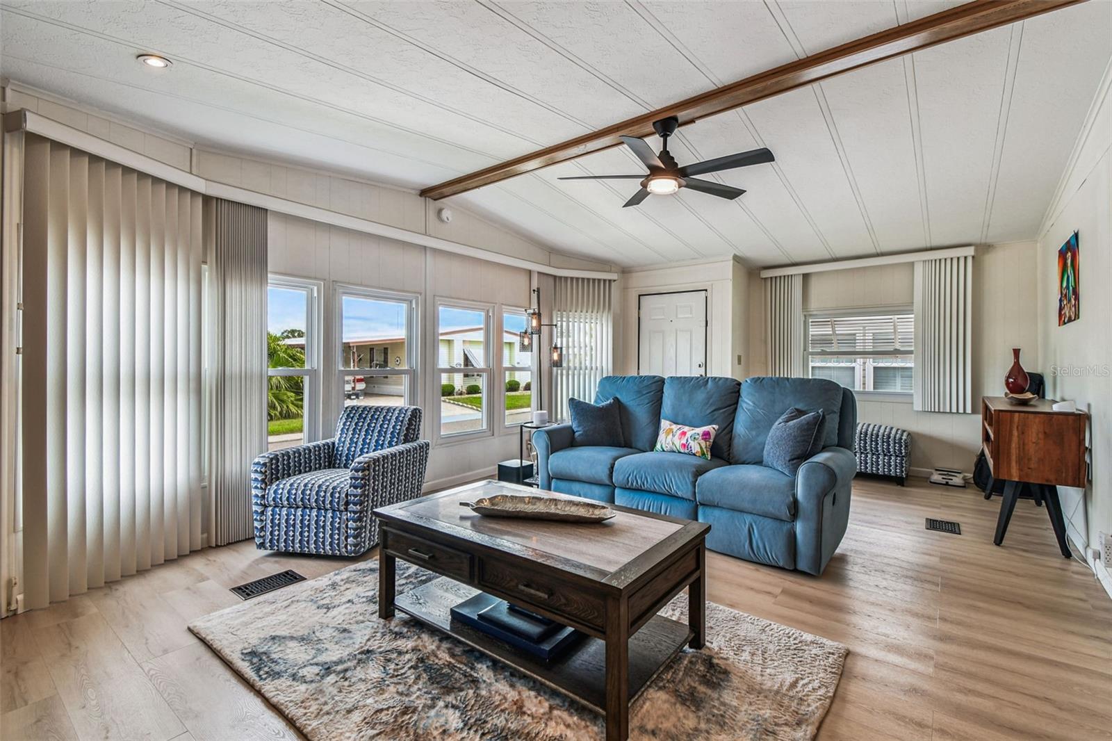 Listing photo id 10 for 3211 Southport Drive