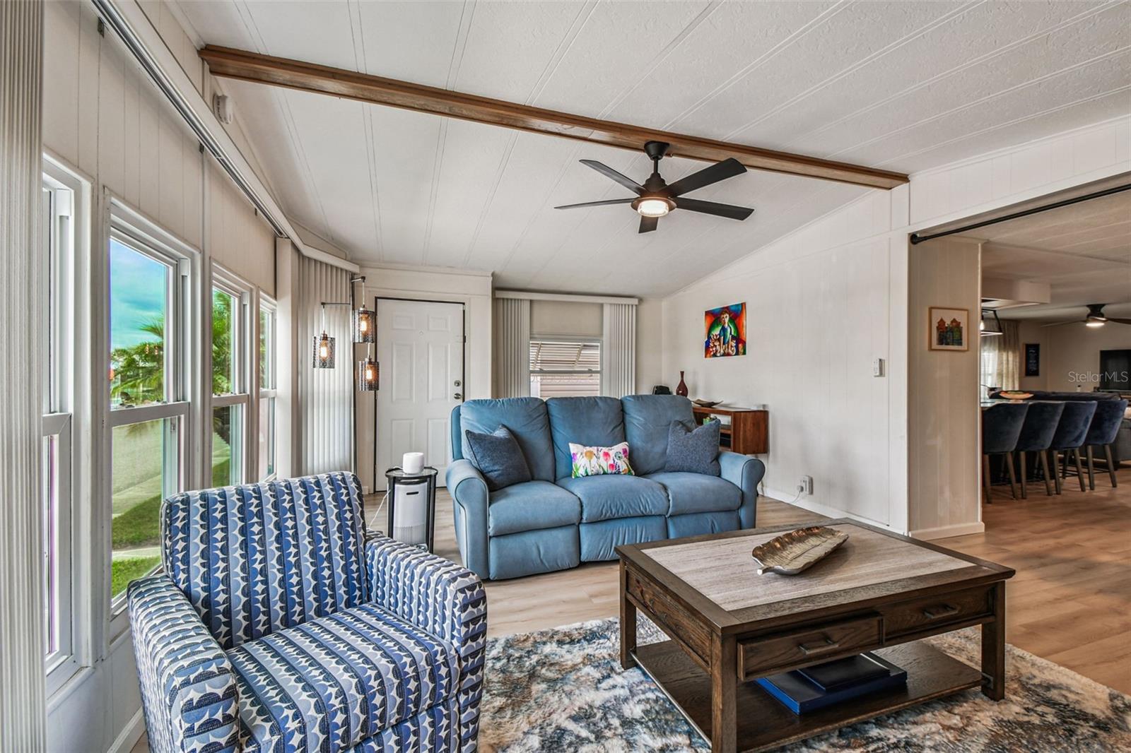 Listing photo id 12 for 3211 Southport Drive