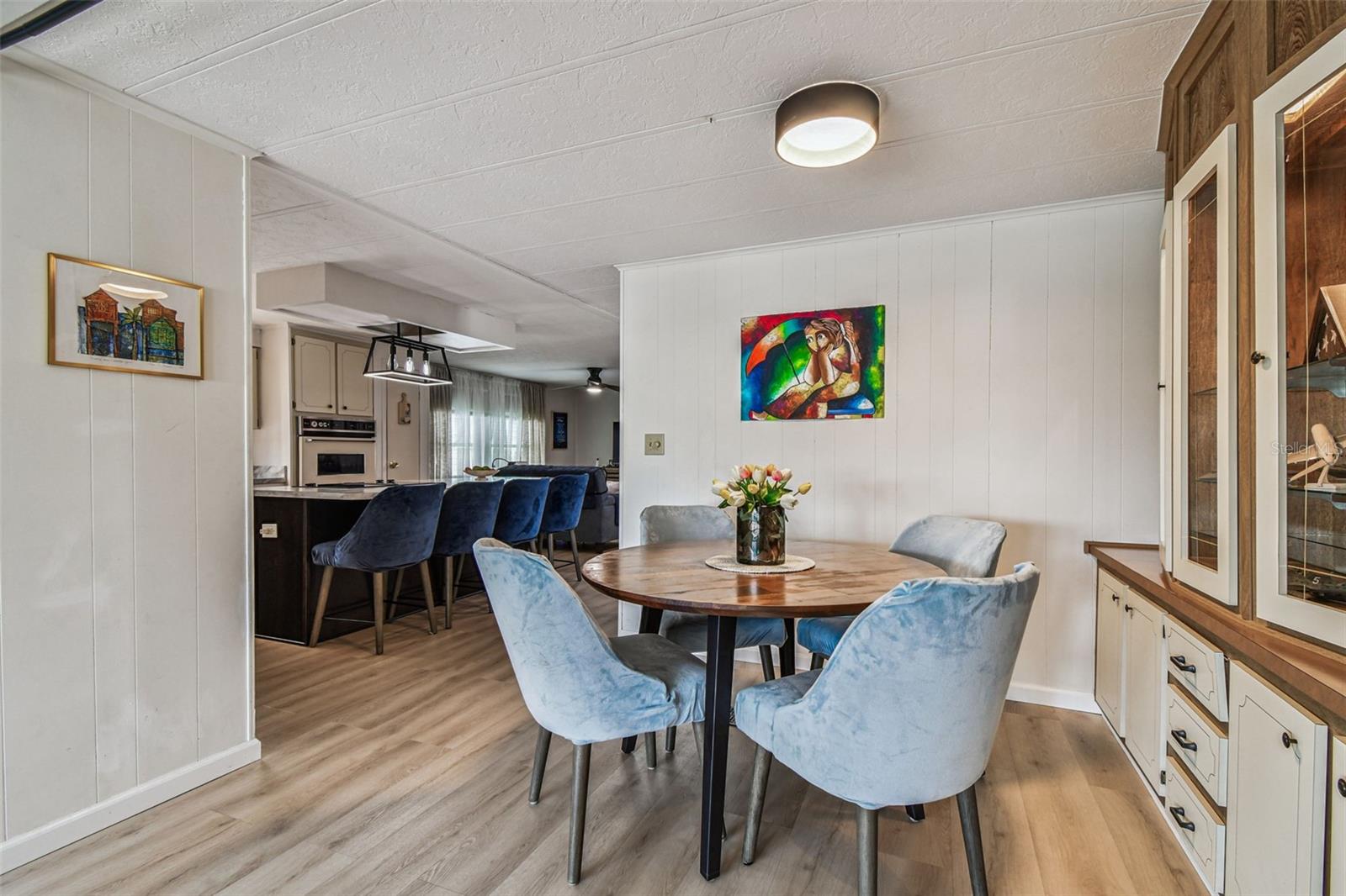 Listing photo id 13 for 3211 Southport Drive