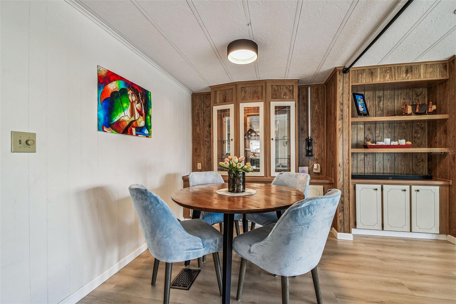 Listing photo id 14 for 3211 Southport Drive