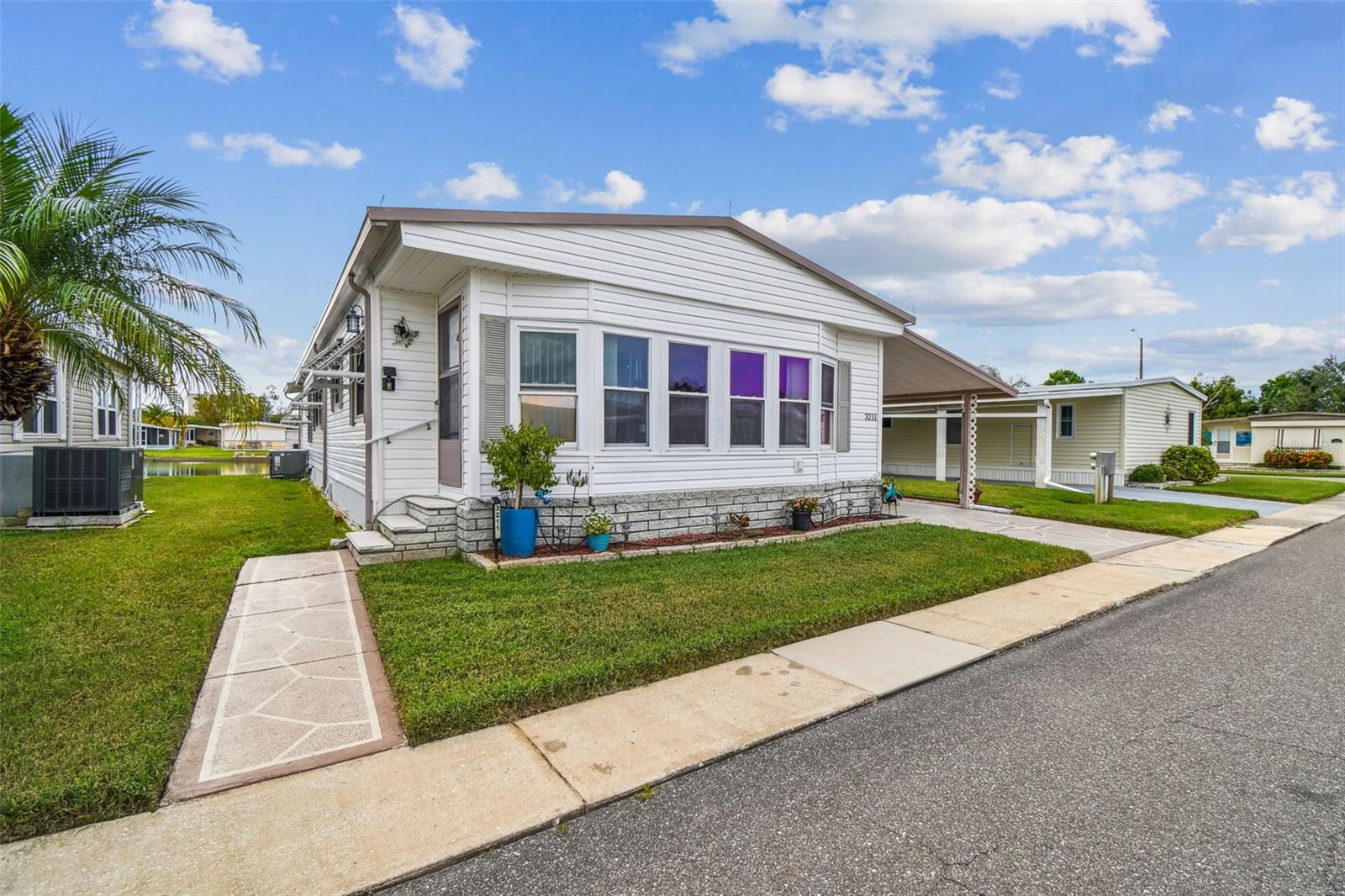 Listing photo id 0 for 3211 Southport Drive