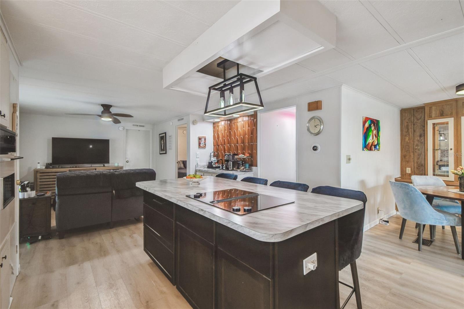 Listing photo id 22 for 3211 Southport Drive