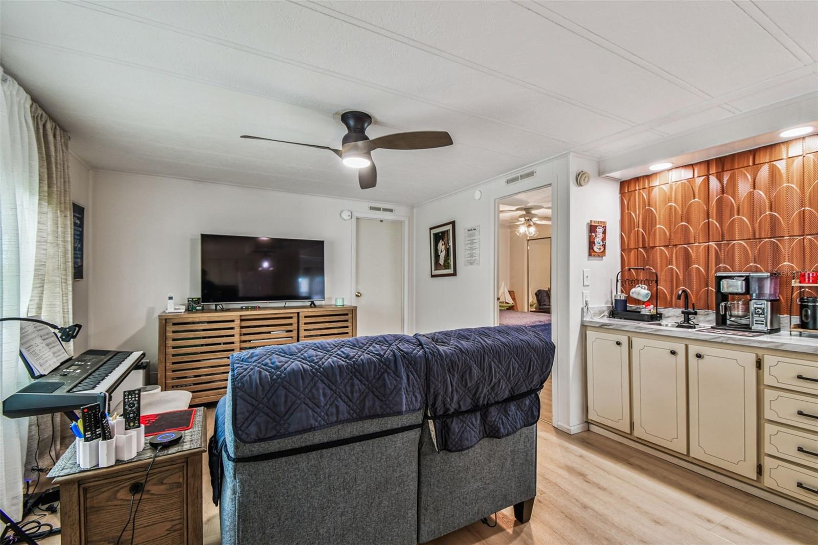 Listing photo id 23 for 3211 Southport Drive