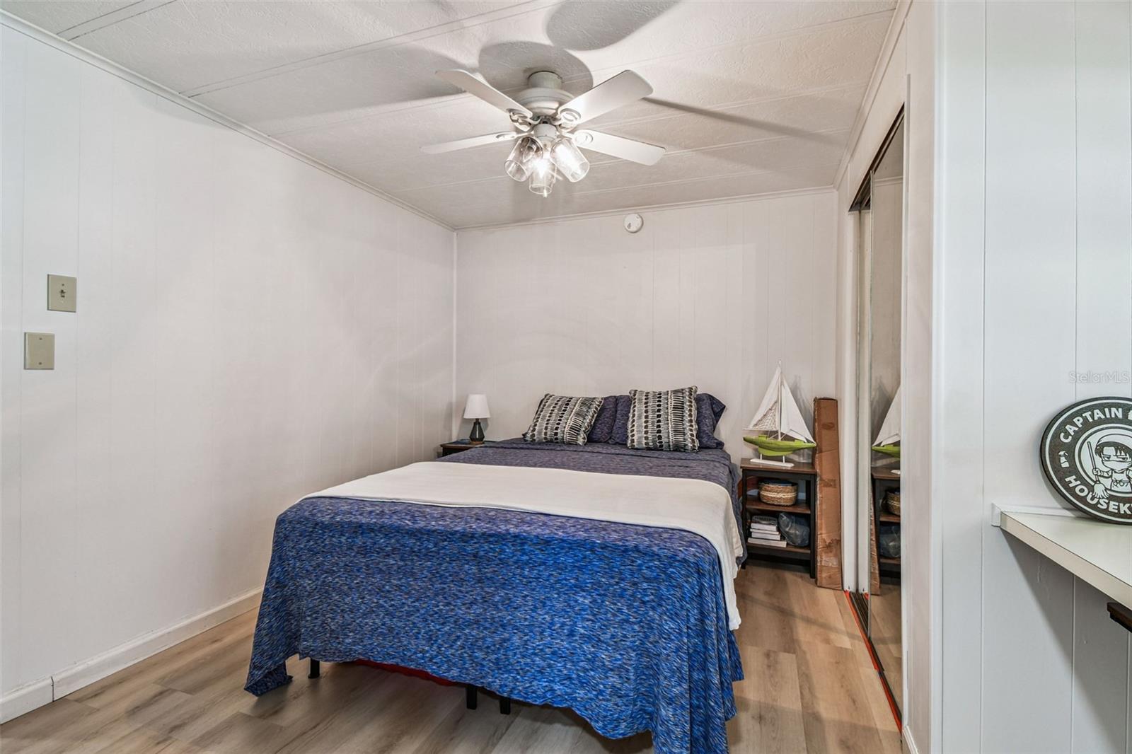 Listing photo id 36 for 3211 Southport Drive