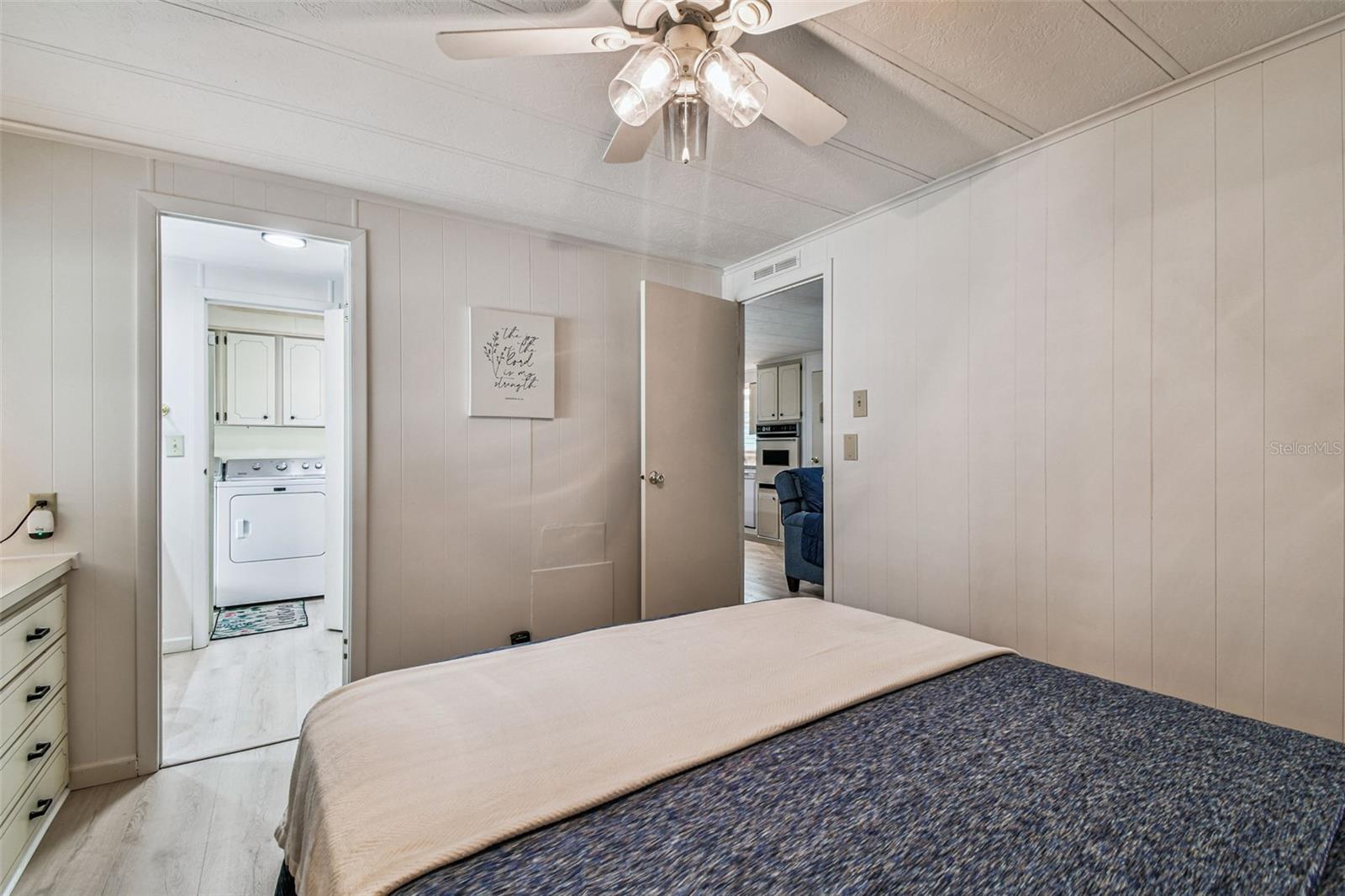 Listing photo id 37 for 3211 Southport Drive