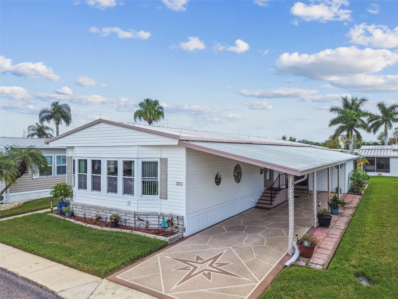 Listing photo id 2 for 3211 Southport Drive
