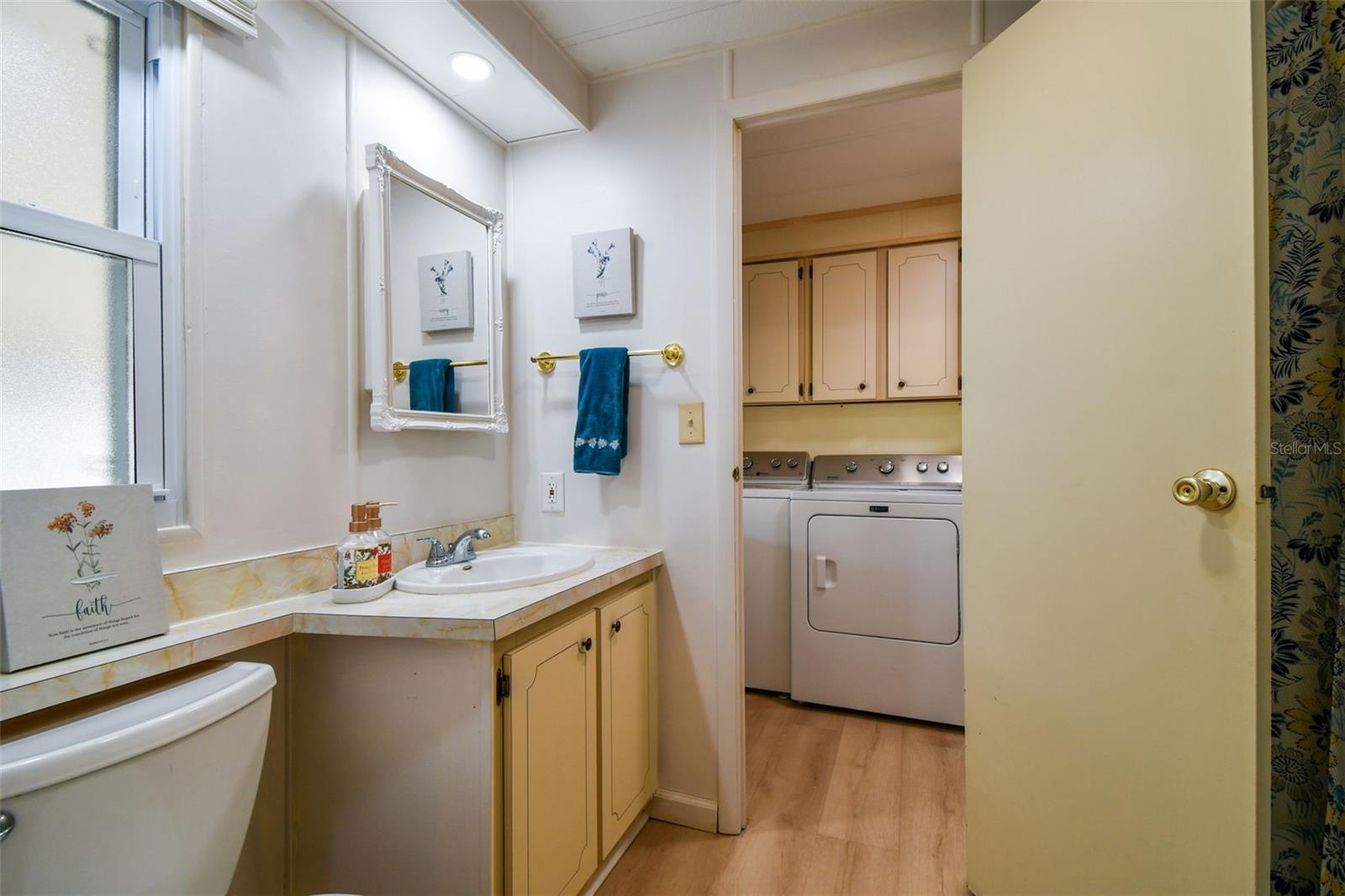 Listing photo id 38 for 3211 Southport Drive