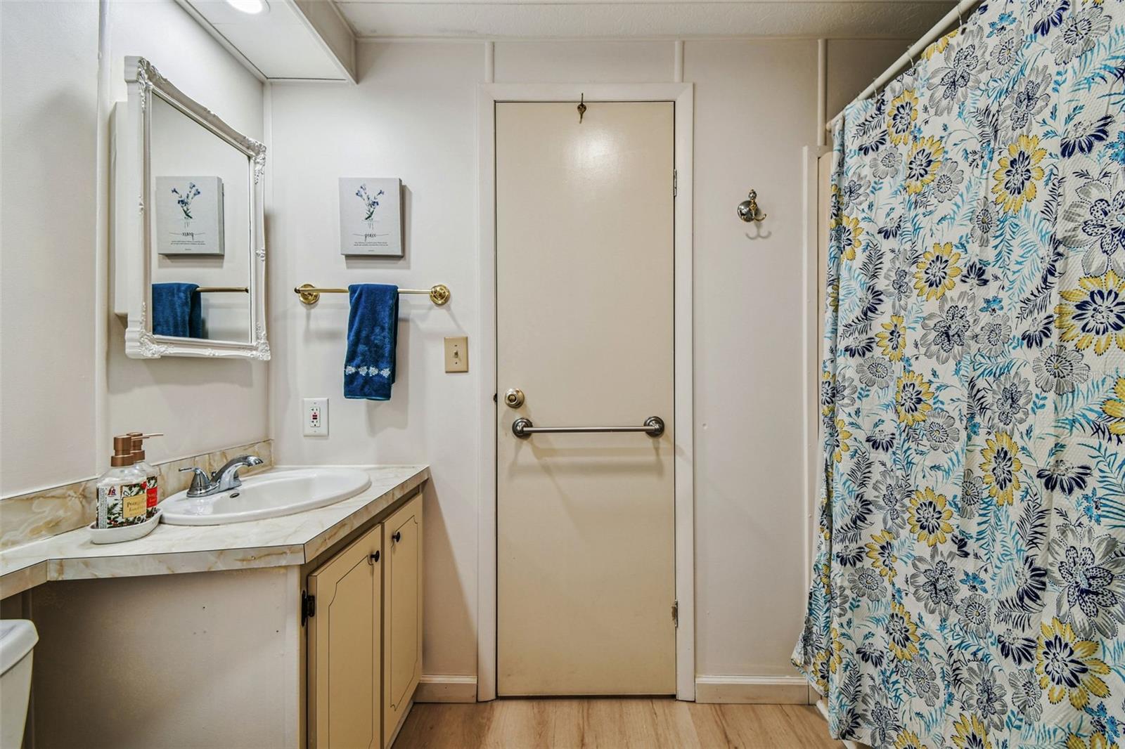 Listing photo id 40 for 3211 Southport Drive
