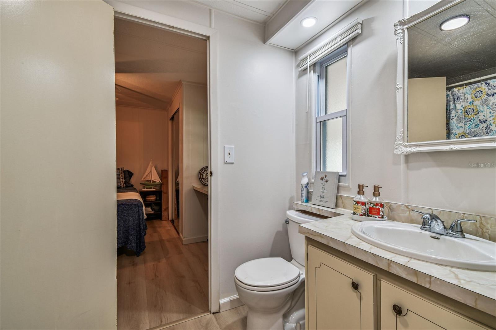 Listing photo id 41 for 3211 Southport Drive