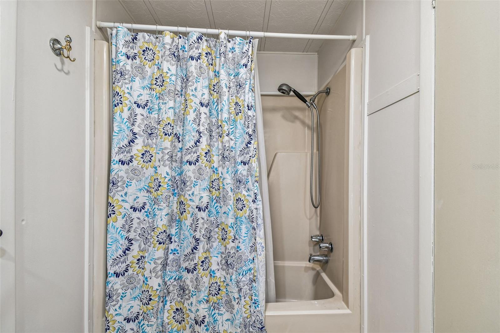 Listing photo id 43 for 3211 Southport Drive