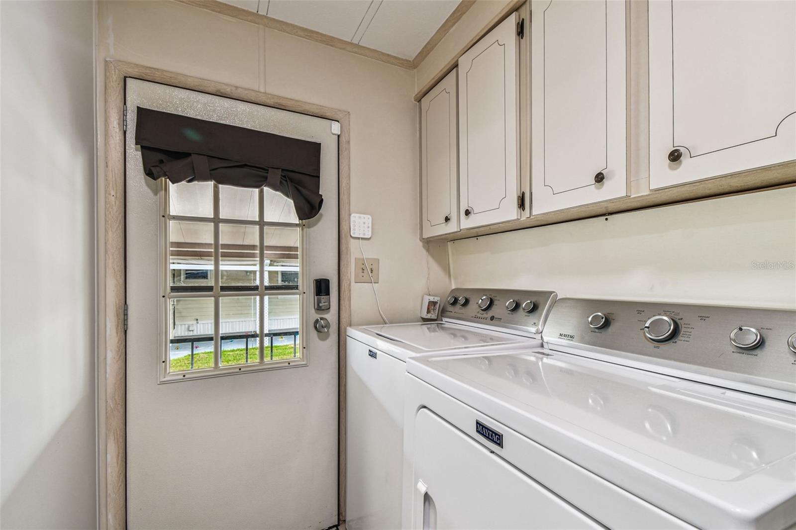 Listing photo id 45 for 3211 Southport Drive