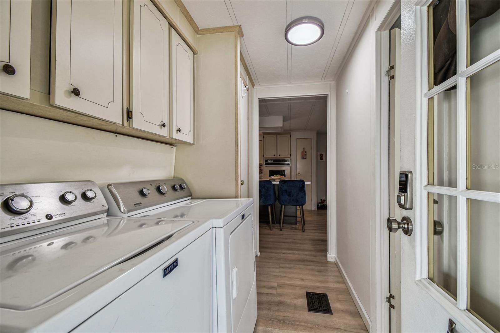 Listing photo id 46 for 3211 Southport Drive