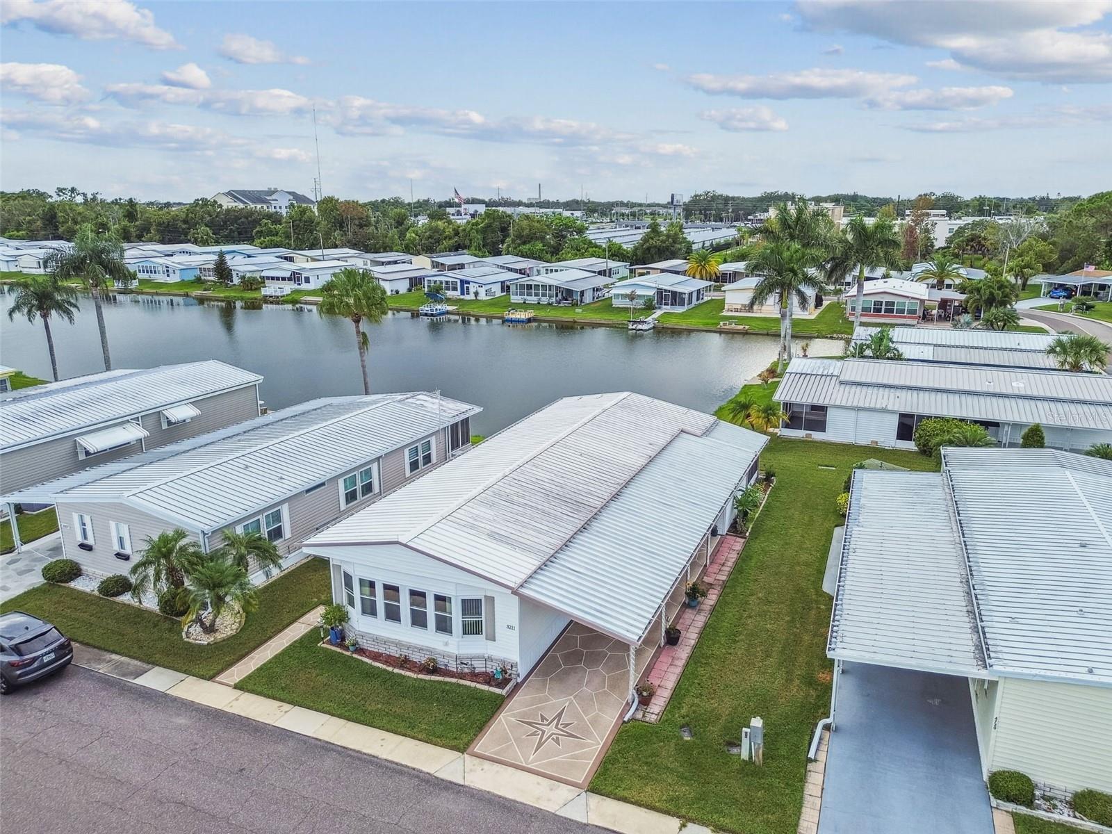 Listing photo id 3 for 3211 Southport Drive
