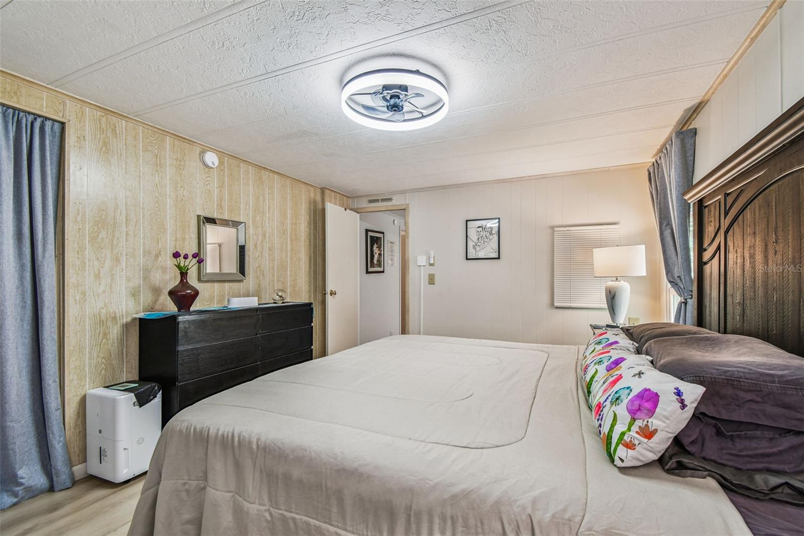 Listing photo id 48 for 3211 Southport Drive
