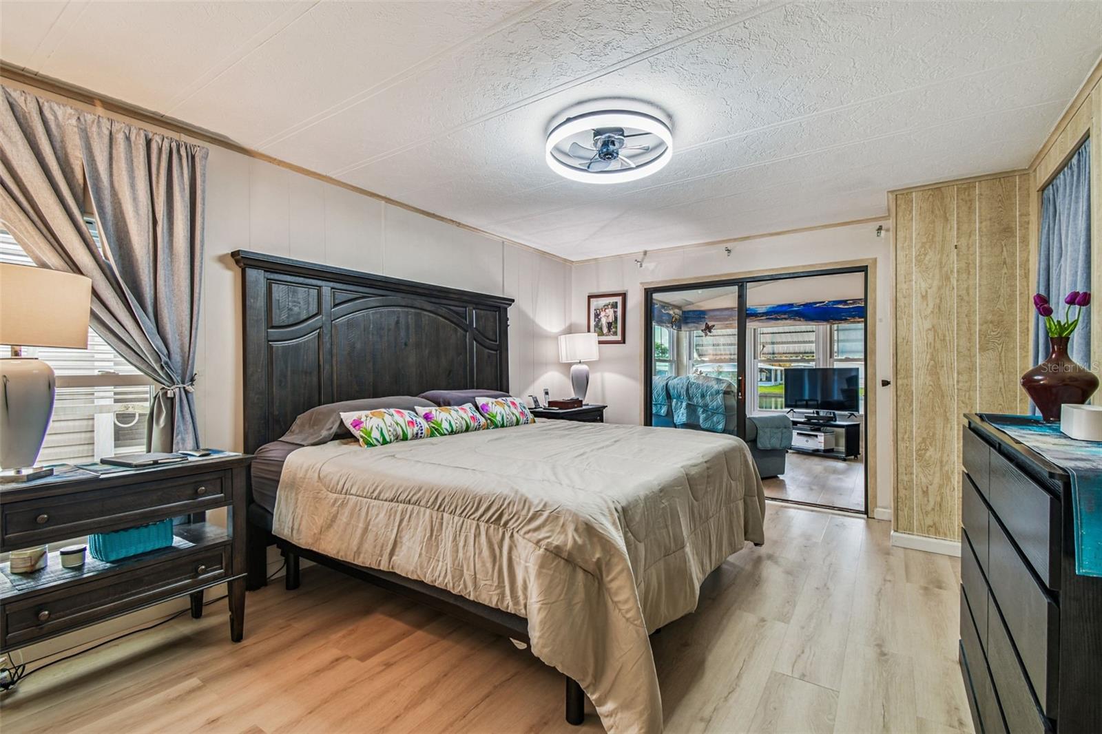Listing photo id 49 for 3211 Southport Drive