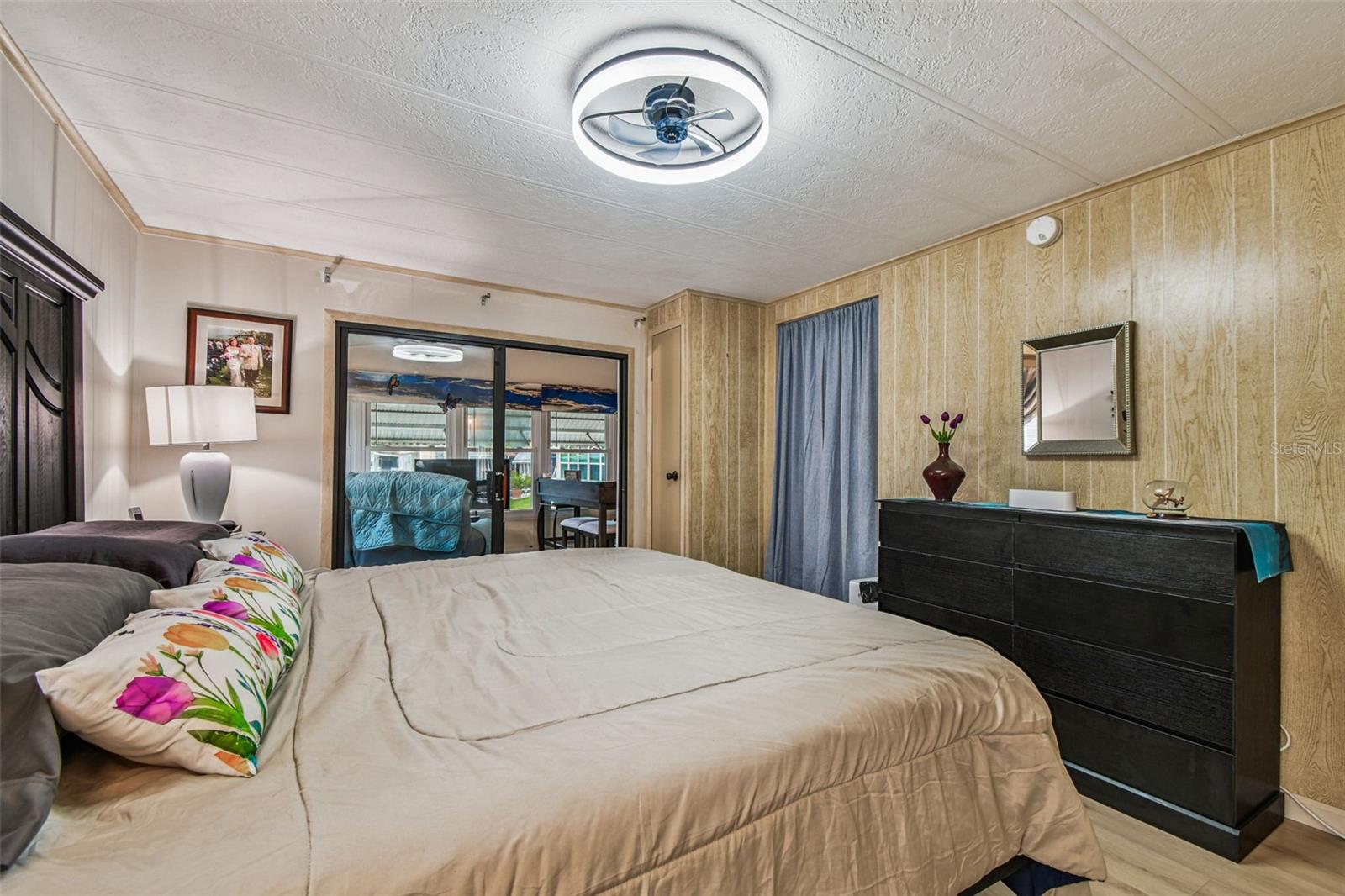 Listing photo id 50 for 3211 Southport Drive