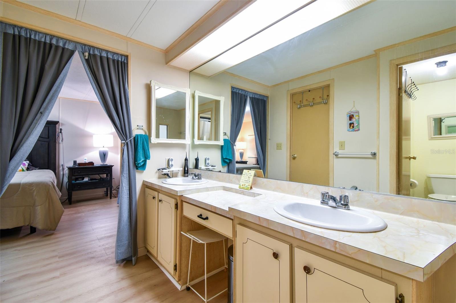 Listing photo id 53 for 3211 Southport Drive