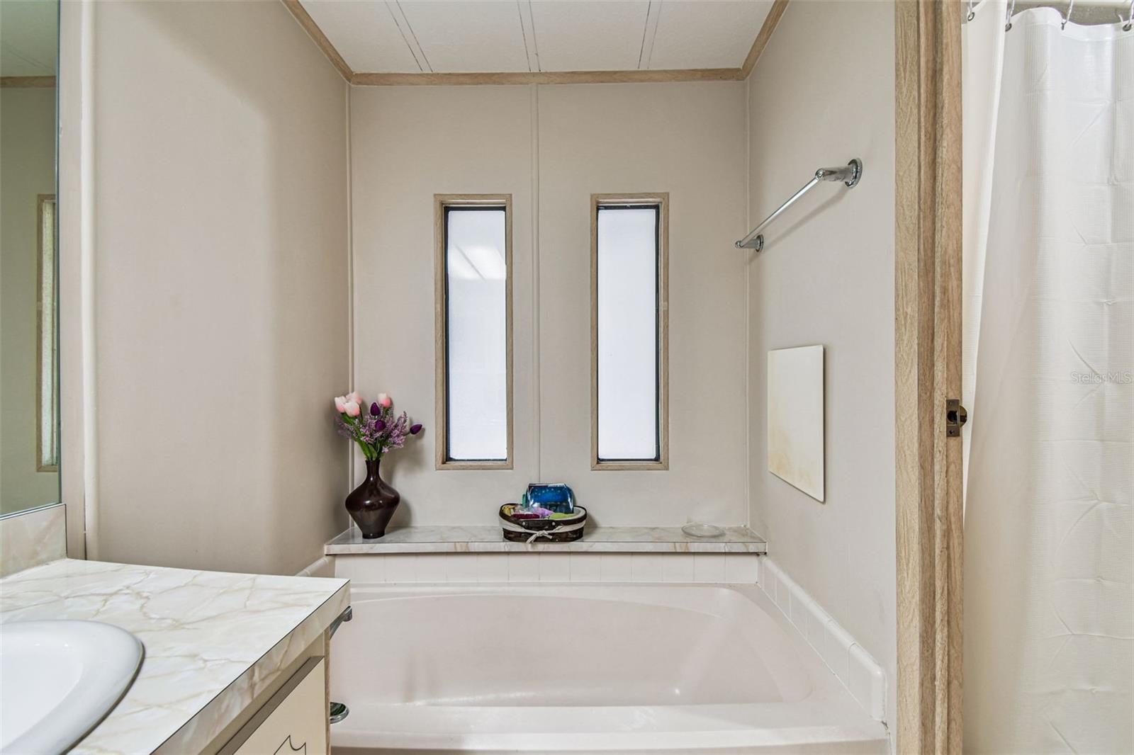 Listing photo id 55 for 3211 Southport Drive