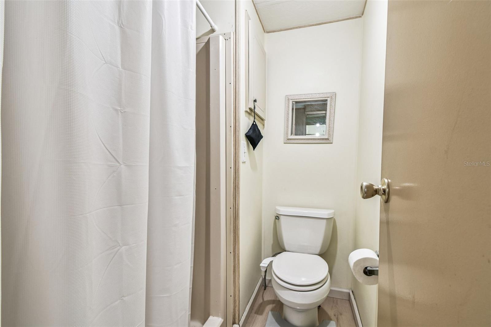 Listing photo id 56 for 3211 Southport Drive