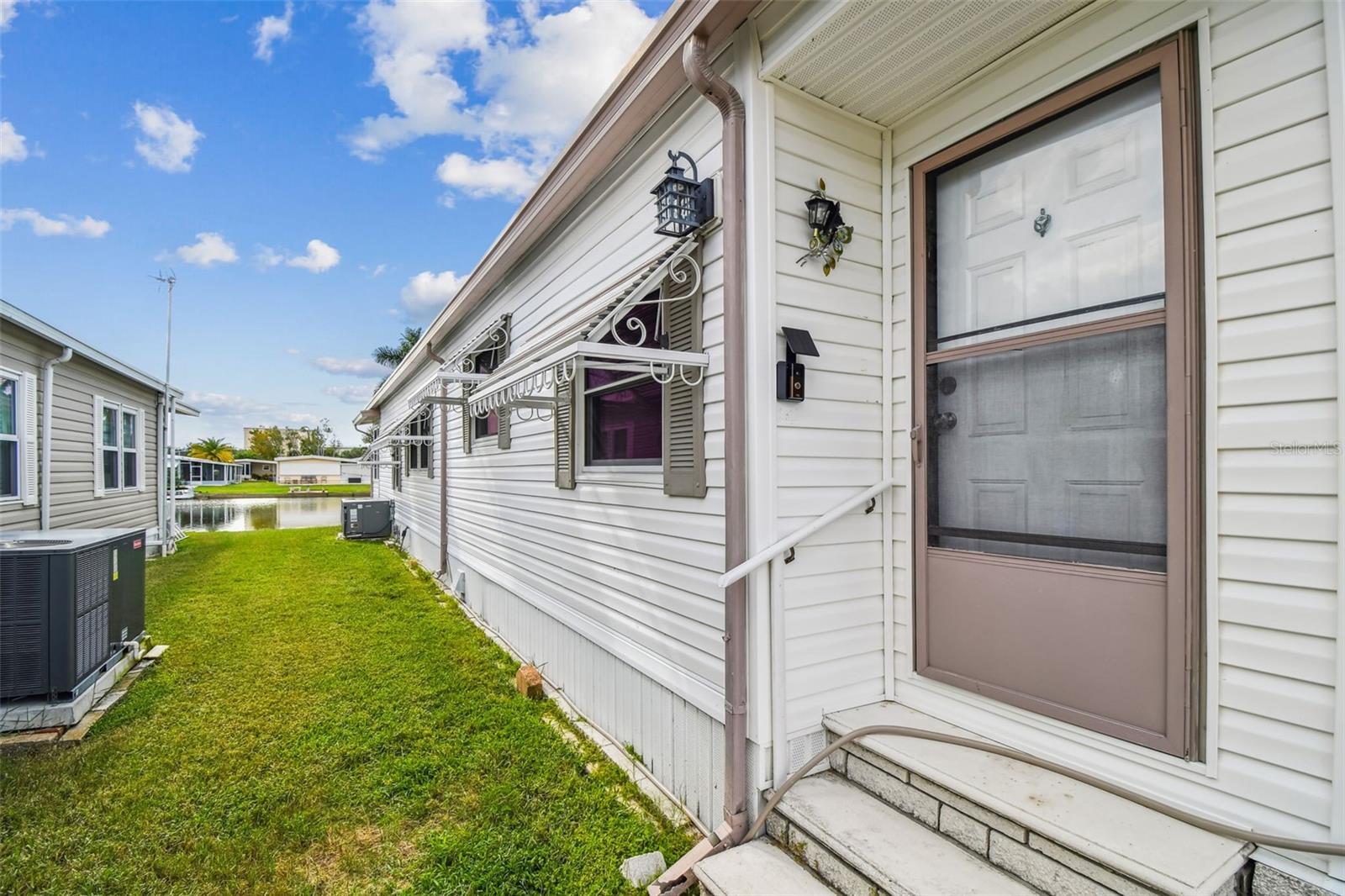 Listing photo id 4 for 3211 Southport Drive