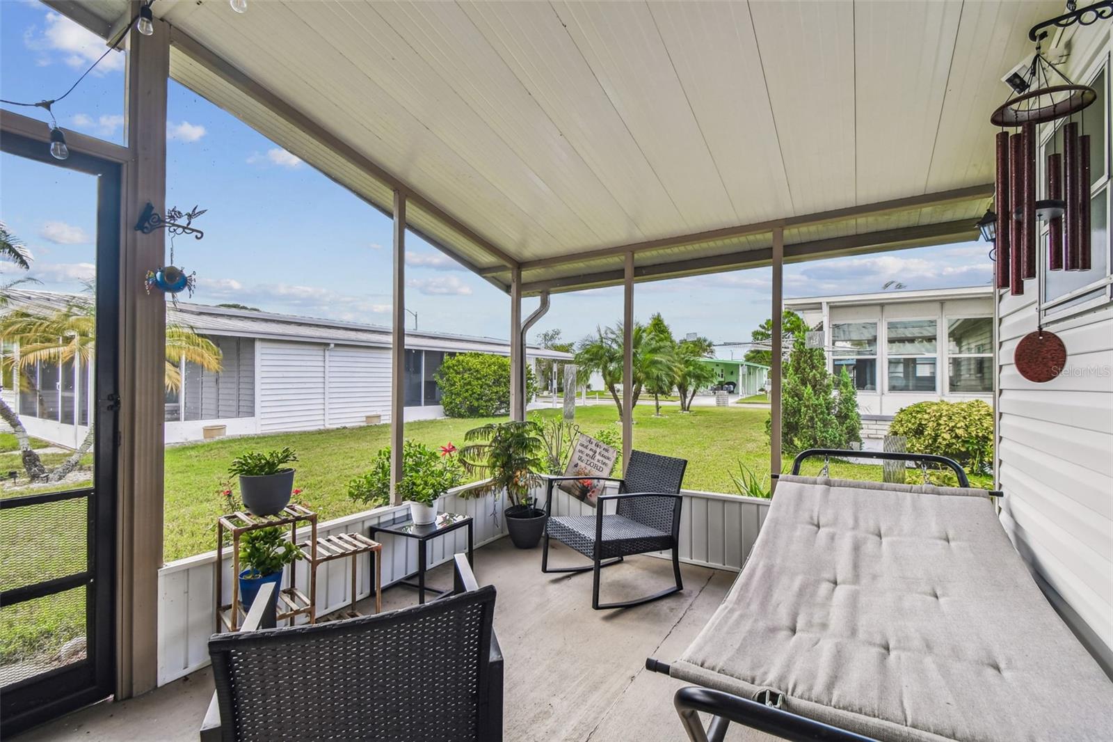 Listing photo id 58 for 3211 Southport Drive