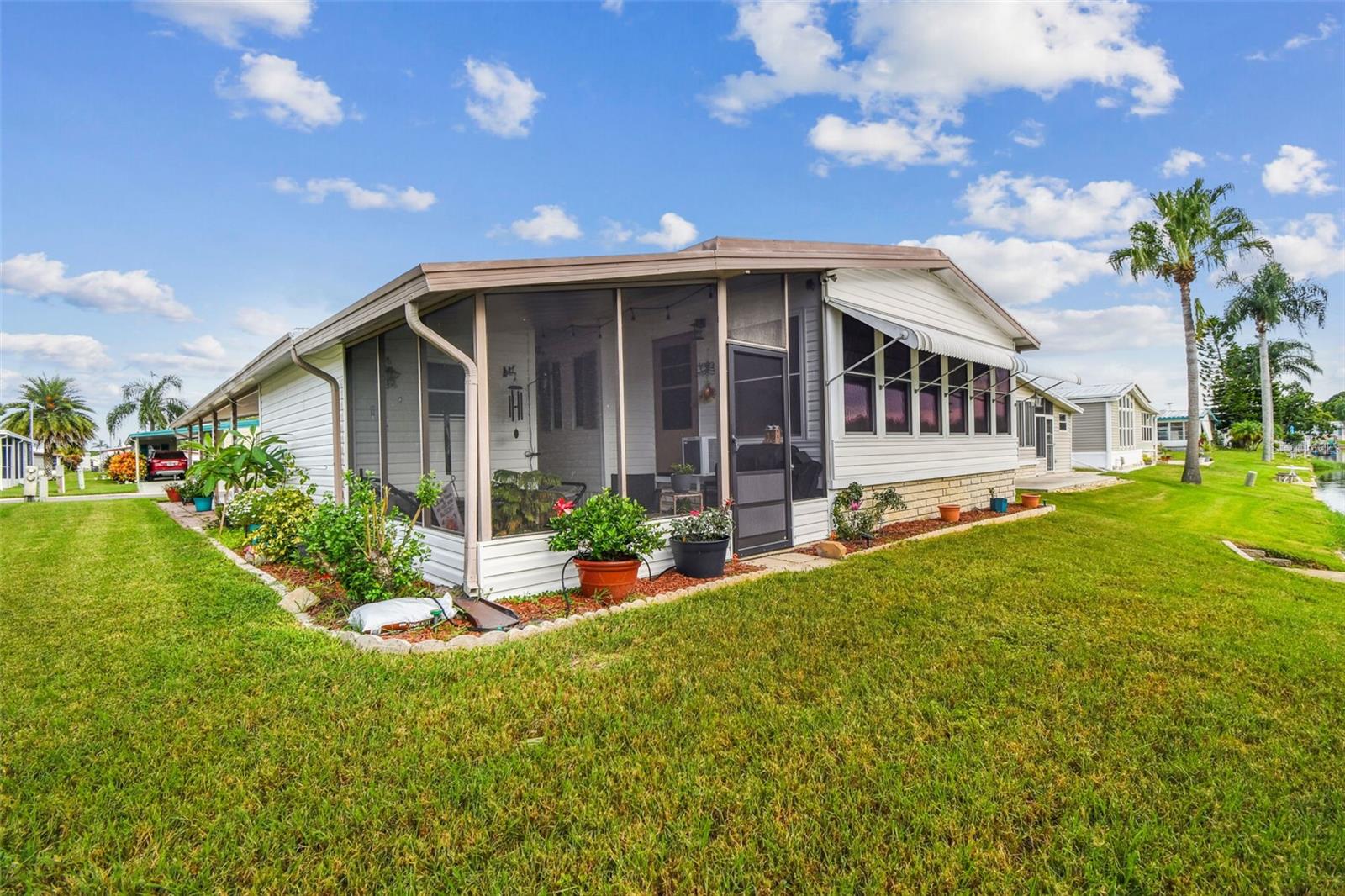 Listing photo id 62 for 3211 Southport Drive