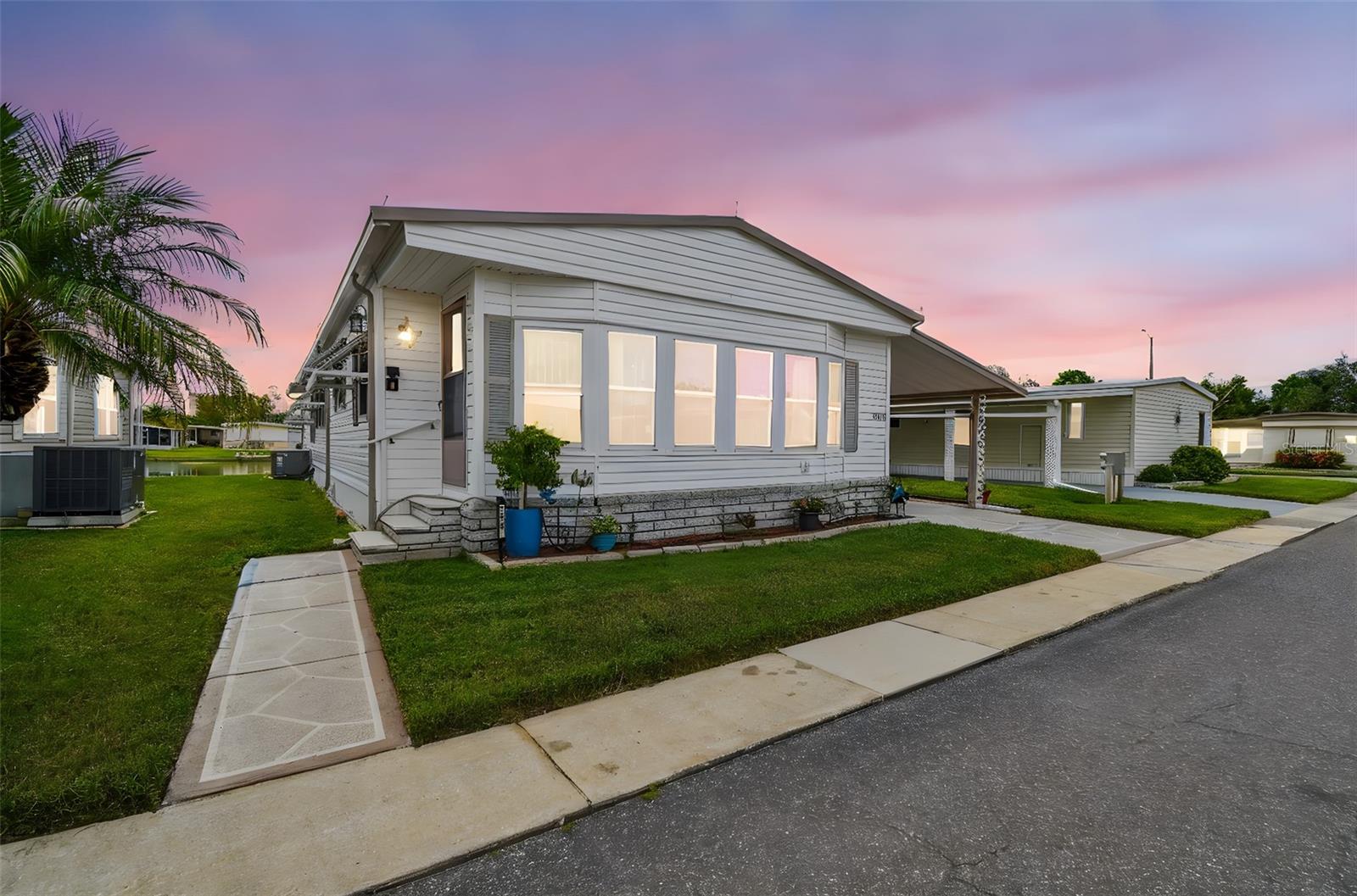 Listing photo id 74 for 3211 Southport Drive