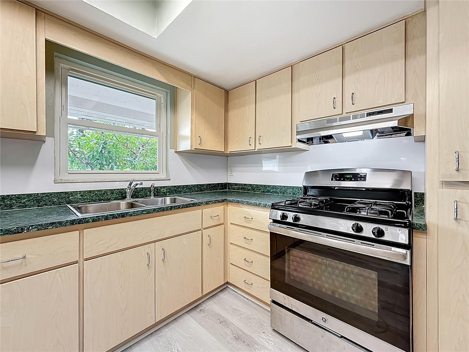 Image 12 of 49 For 1013 55th Terrace S