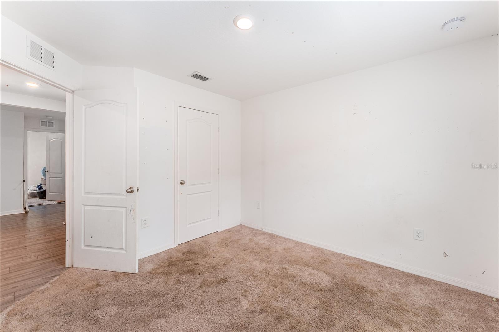Image 12 of 30 For 1372 Swan Lake Circle