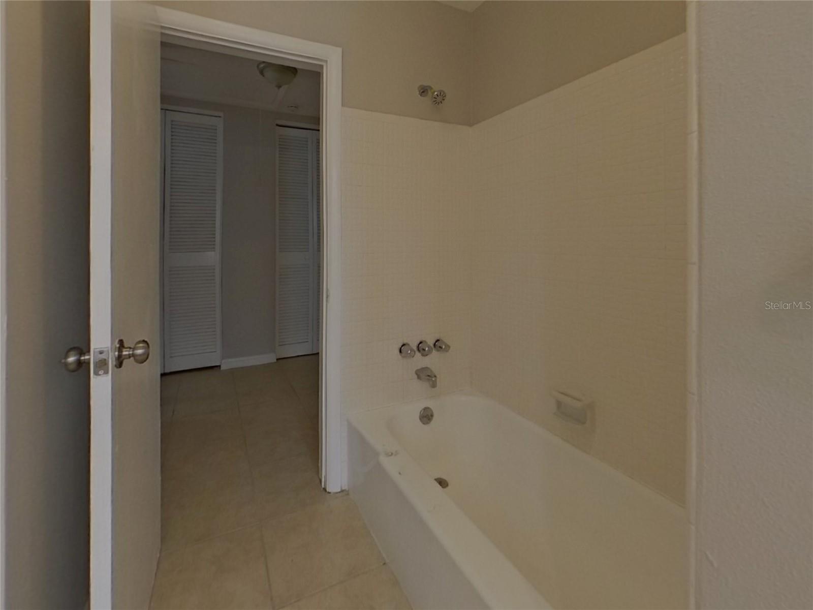 Image 14 of 16 For 2131 Greenbriar Boulevard