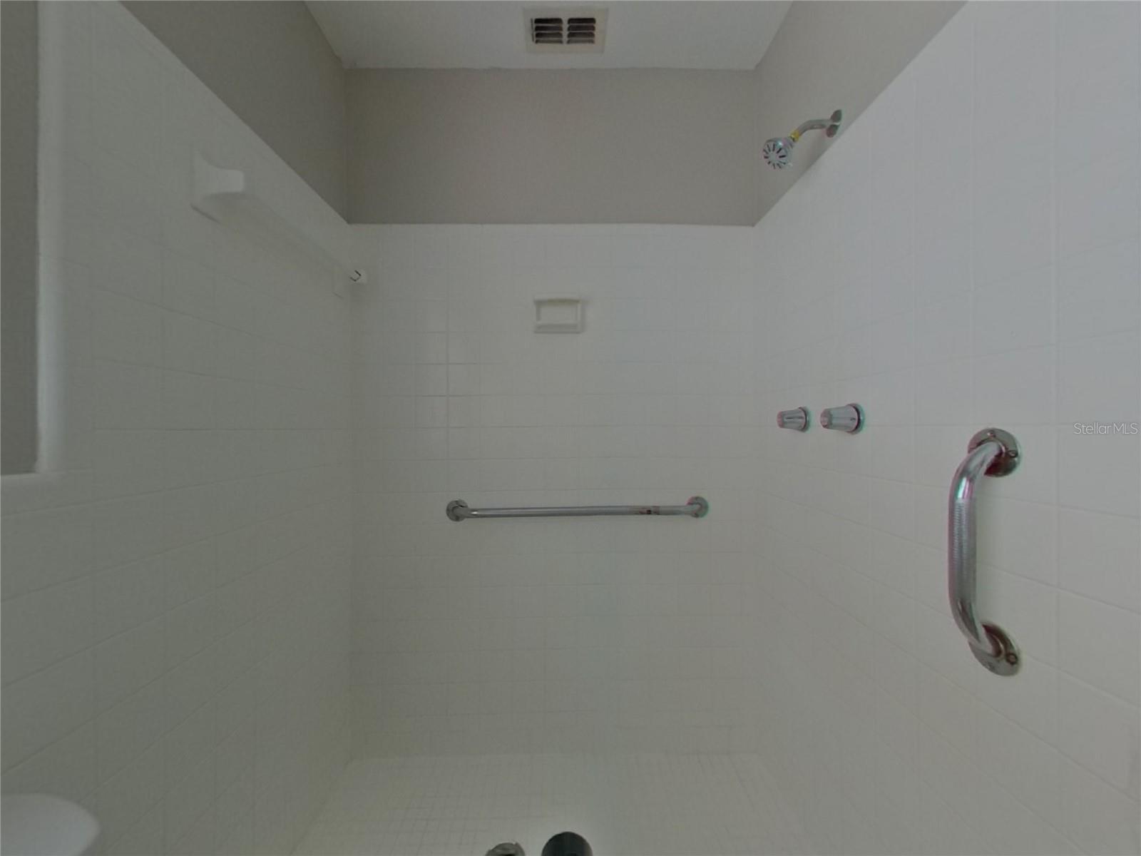 Image 9 of 16 For 2131 Greenbriar Boulevard