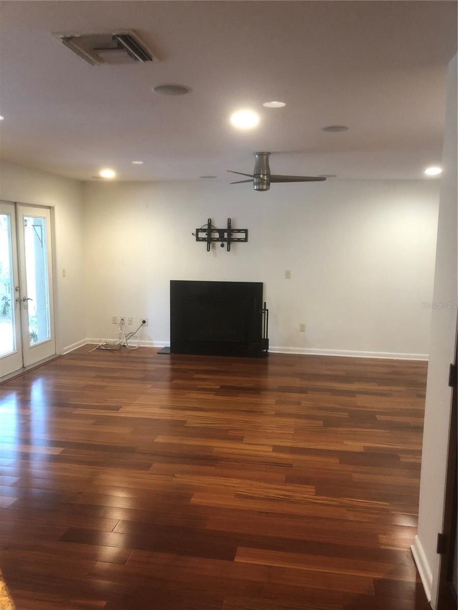 Image 6 of 15 For 3907 Corona Street 1-2