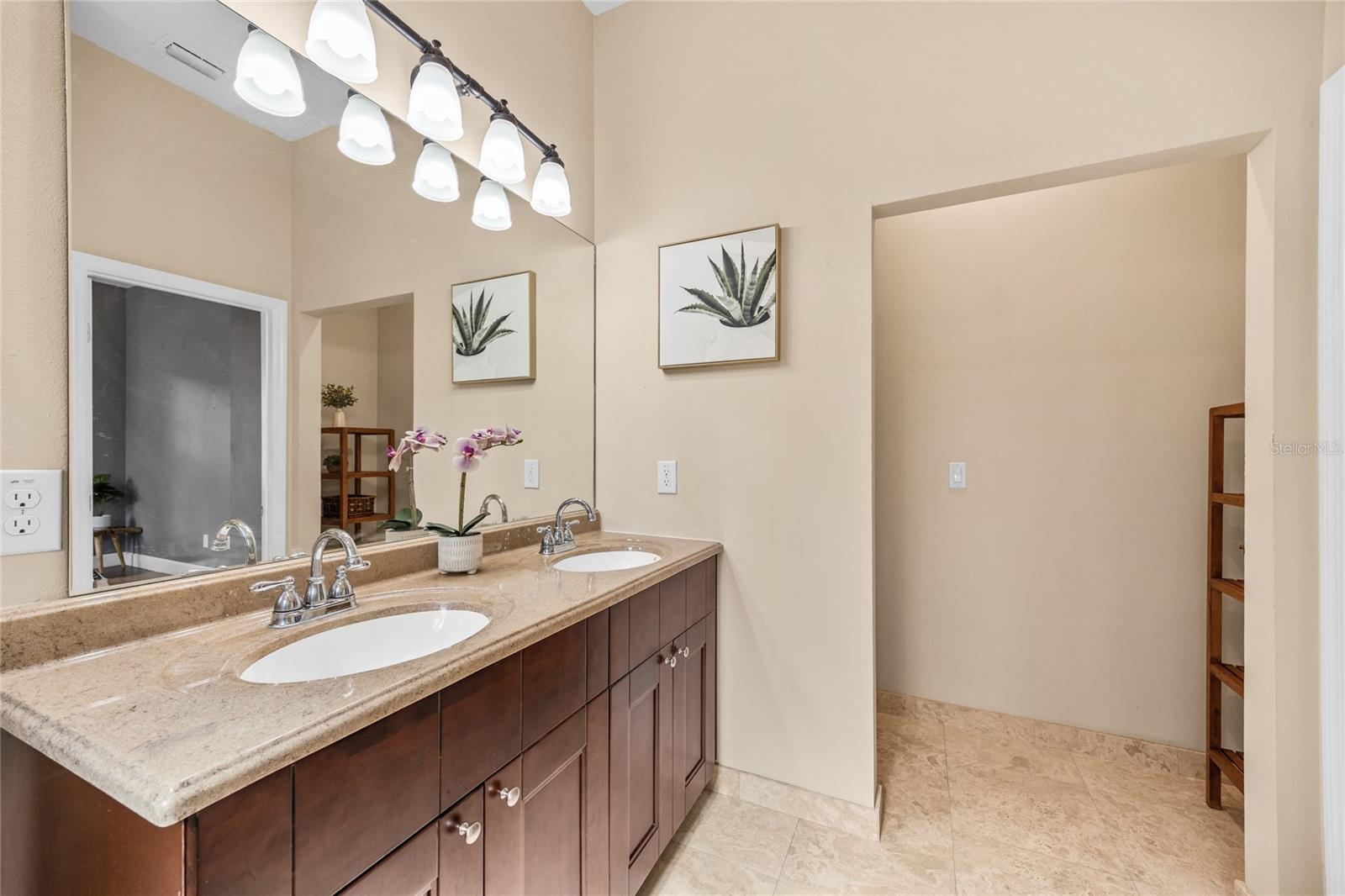 Image 20 of 36 For 714 22nd Street