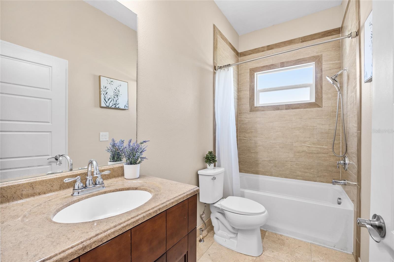 Image 24 of 36 For 714 22nd Street