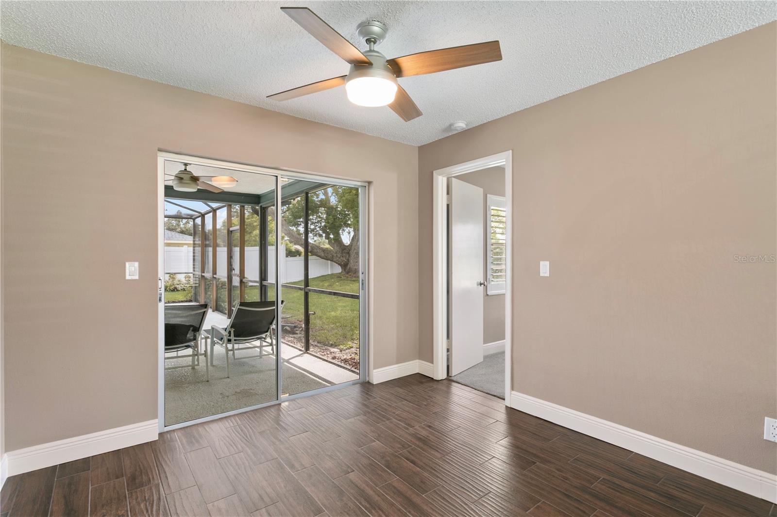Image 15 of 40 For 2813 Meadow Wood Drive