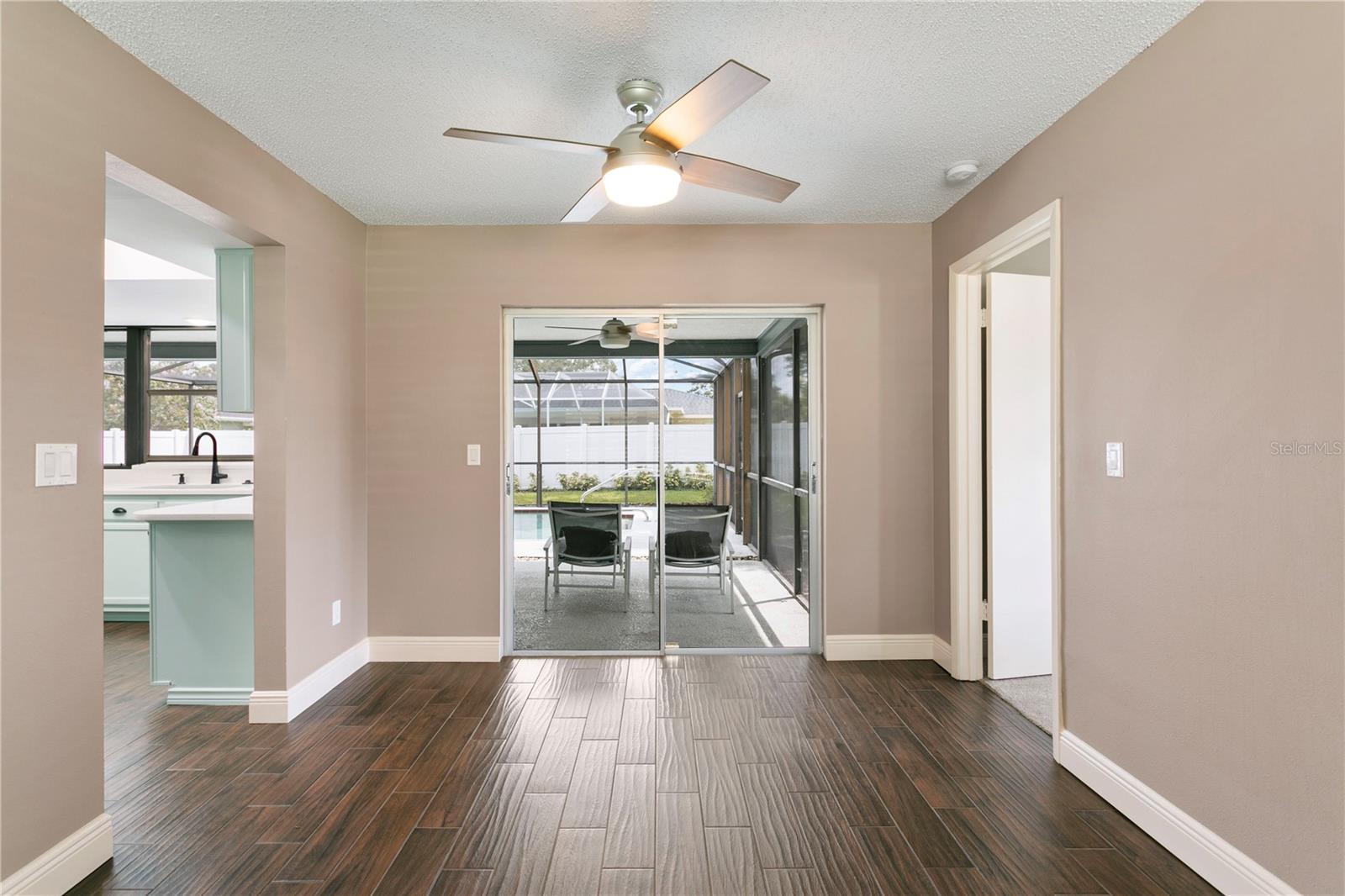 Image 16 of 40 For 2813 Meadow Wood Drive