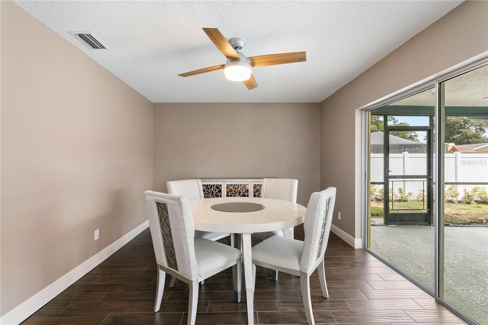 Image 21 of 40 For 2813 Meadow Wood Drive