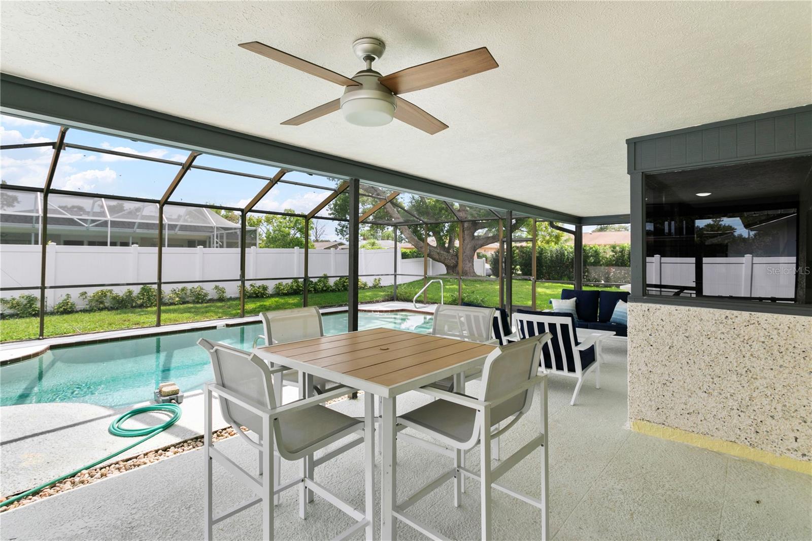 Image 3 of 40 For 2813 Meadow Wood Drive