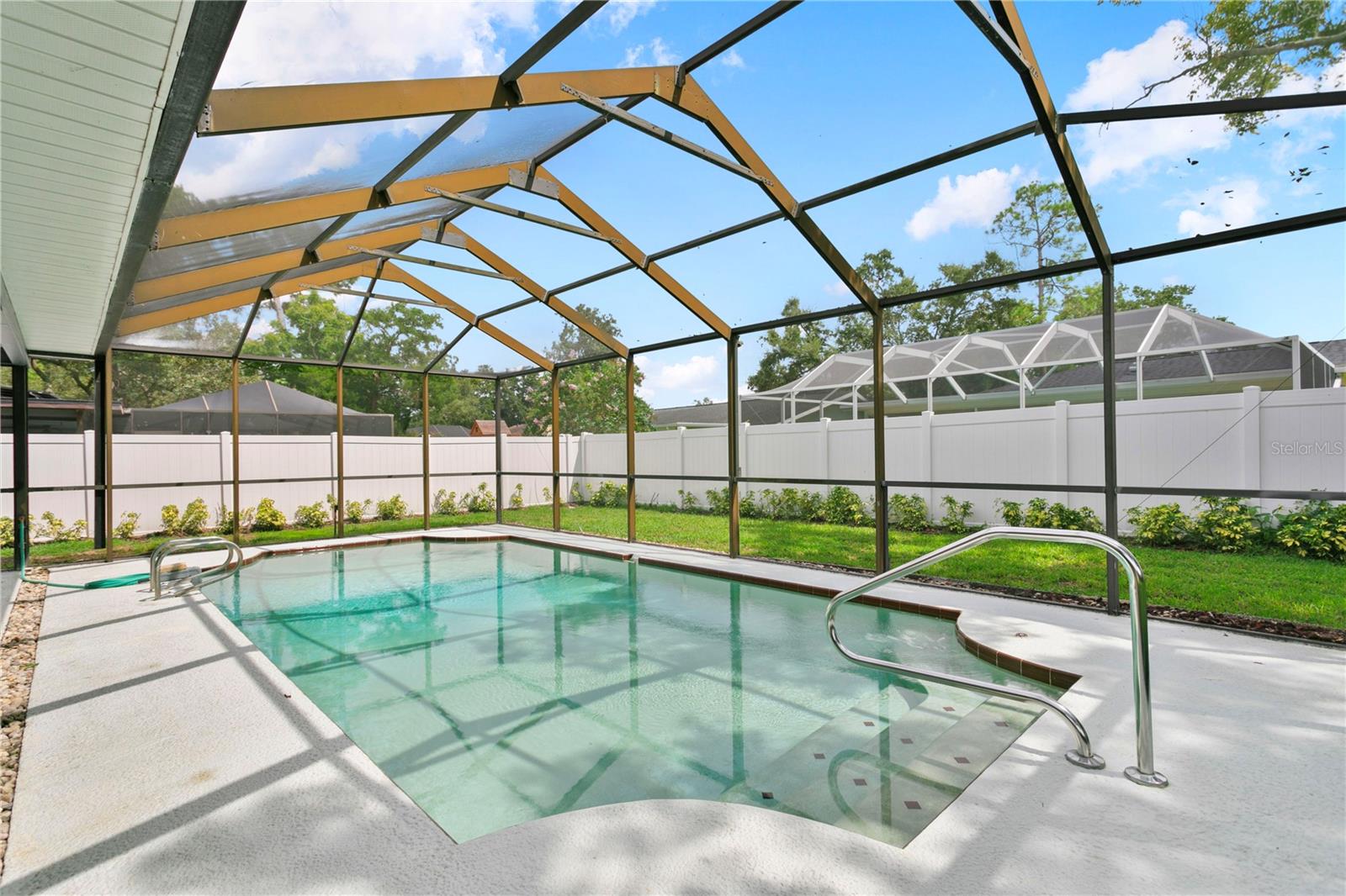 Image 32 of 40 For 2813 Meadow Wood Drive
