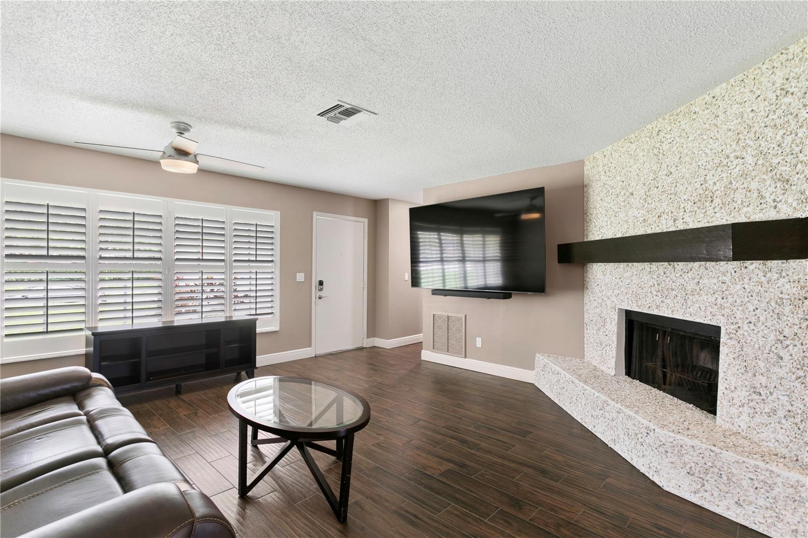 Image 4 of 40 For 2813 Meadow Wood Drive