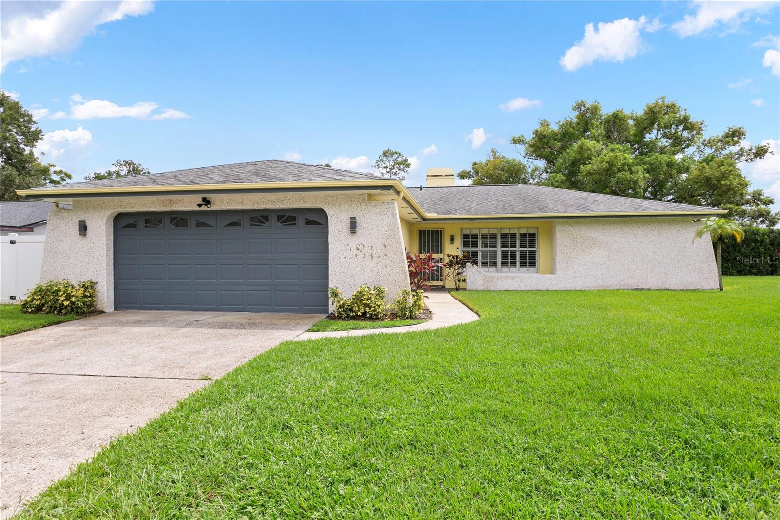 Image 8 of 40 For 2813 Meadow Wood Drive