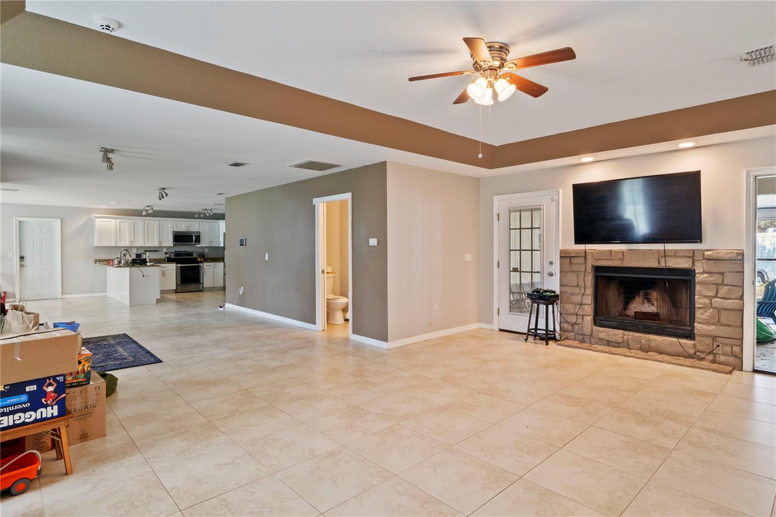 Listing photo id 1 for 37351 Neighbors Path